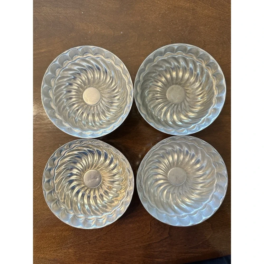 Lot of 4  Vintage  Jell-o‎ Aluminum Tin Molds